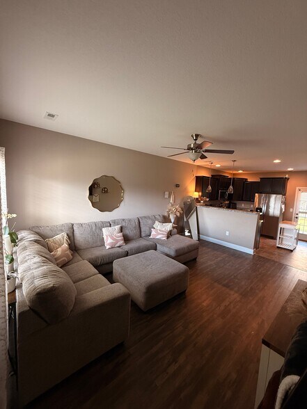 Building Photo - 2410 Galesburg Way,