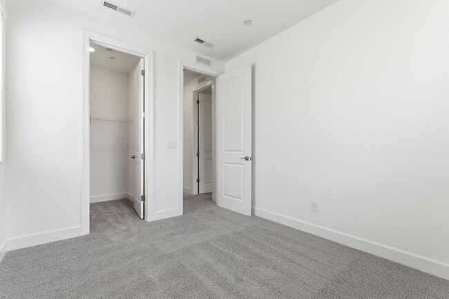 Building Photo - Brand New Mount Juliet Townhome