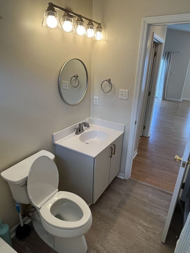 Building Photo - Updated 3 Bedroom, 2 Bath Ranch in NW Char...