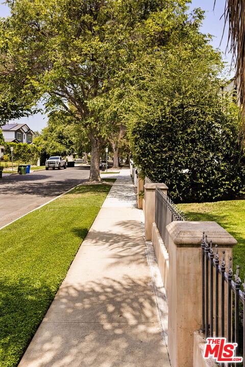 Building Photo - 4822 Valjean Ave