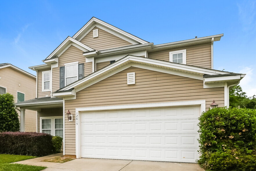 Building Photo - 12615 Cumberland Cove Dr