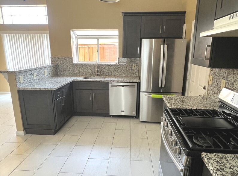 Building Photo - 5354 Meadow Wood Ln