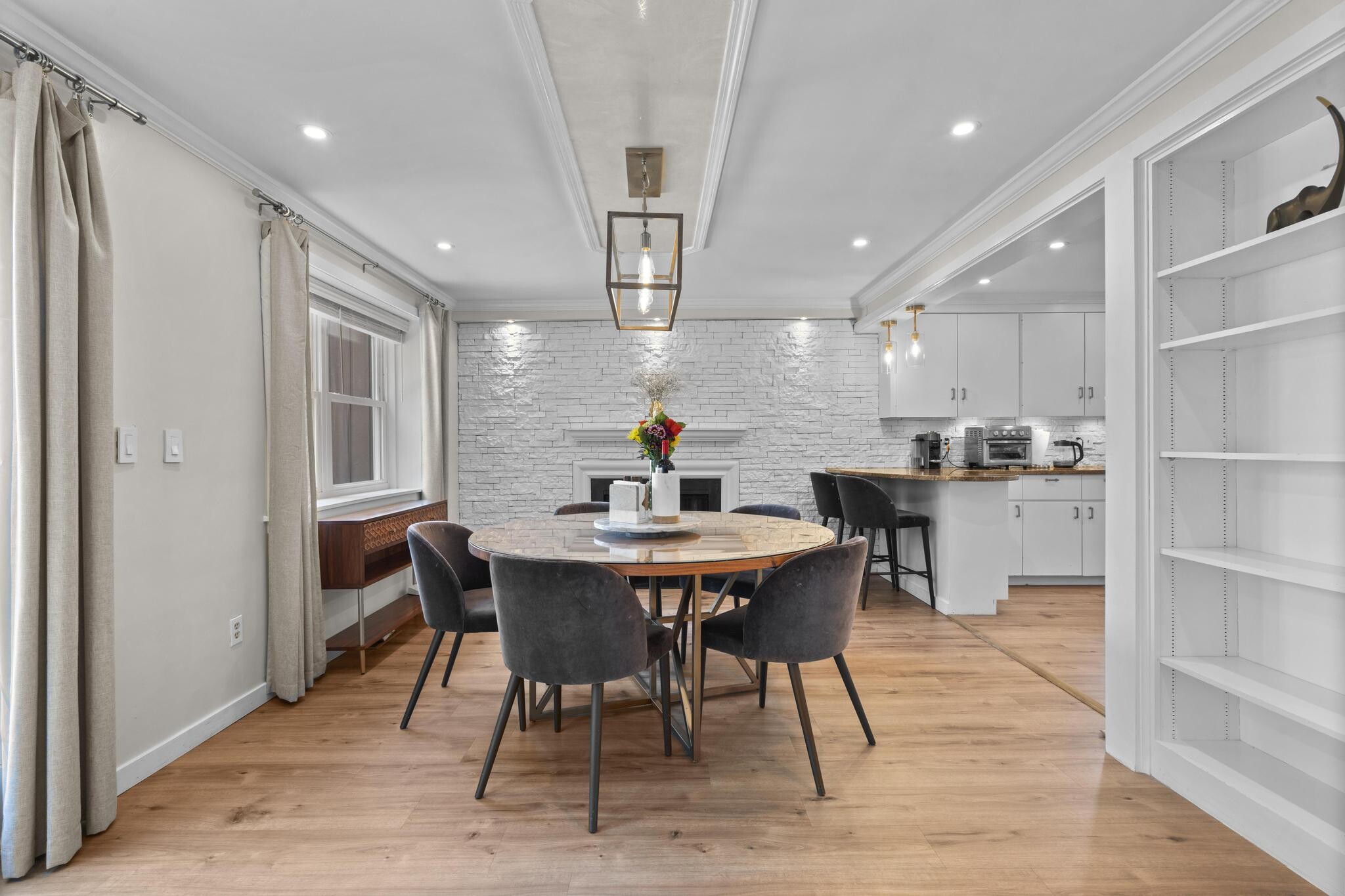 Building Photo - 26 Linden St