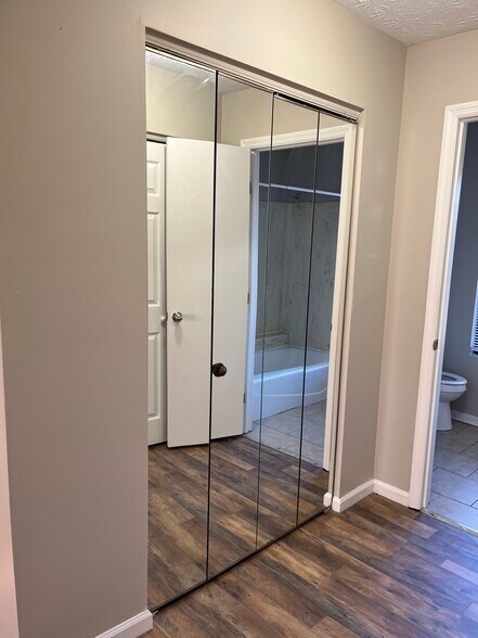 Building Photo - 3660 Walden Dr