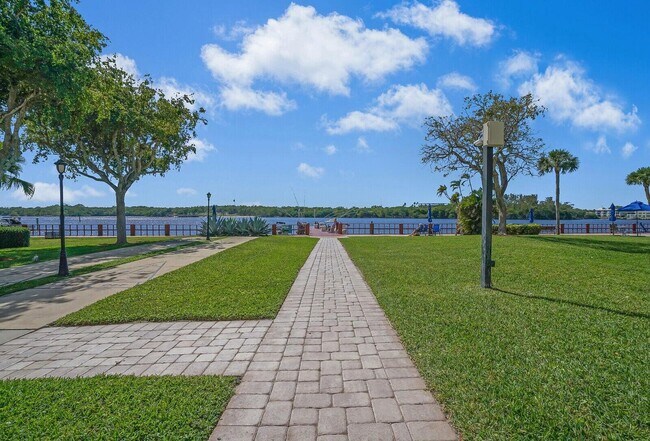 Building Photo - 2121 N Ocean Blvd