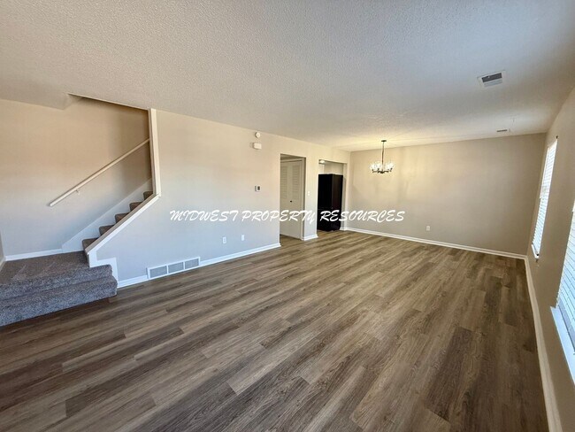 Building Photo - Stunning townhome w/ outdoor Maintenance provided
