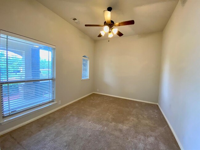 Building Photo - 1021 Durham Dr