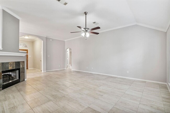 Building Photo - 1319 Castlemist Dr