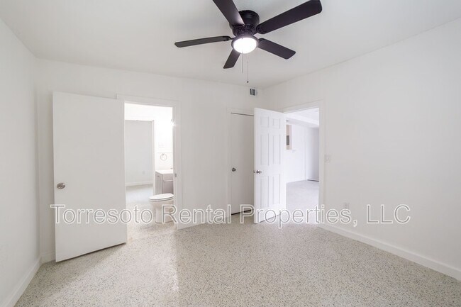 Building Photo - 823 N Trinity