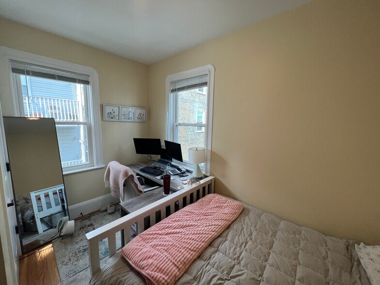 Building Photo - 48-50 Lowell St. Unit 2