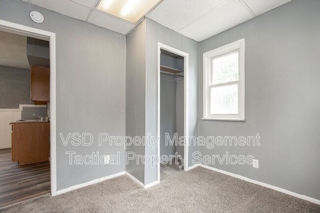Building Photo - 6924 Claasen Ave