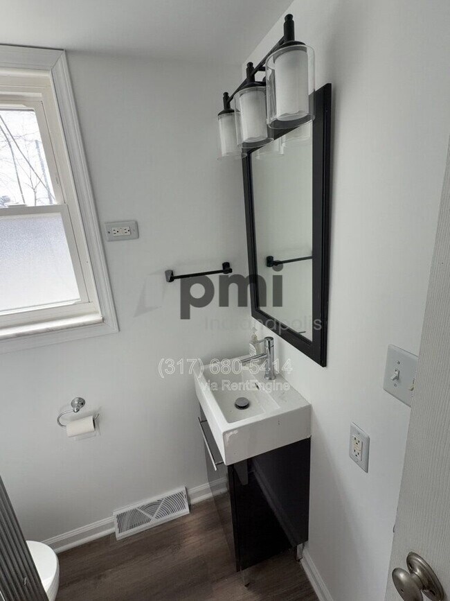 Building Photo - 635 Phaeton Pl