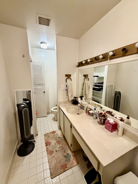 Building Photo - 1768 My Pl Ln