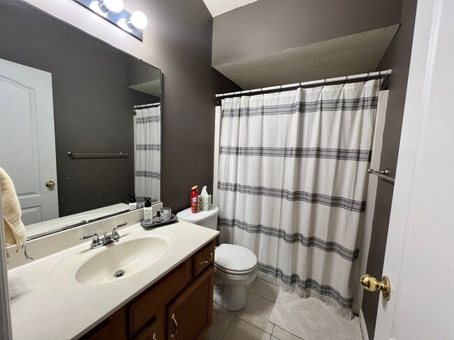Building Photo - Beautiful 2 Bedroom with an office, 2.5 Ba...