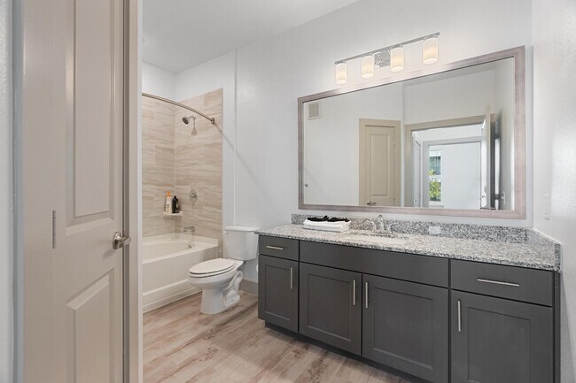 Building Photo - 12100 1/2 Ferrystone Glen Dr