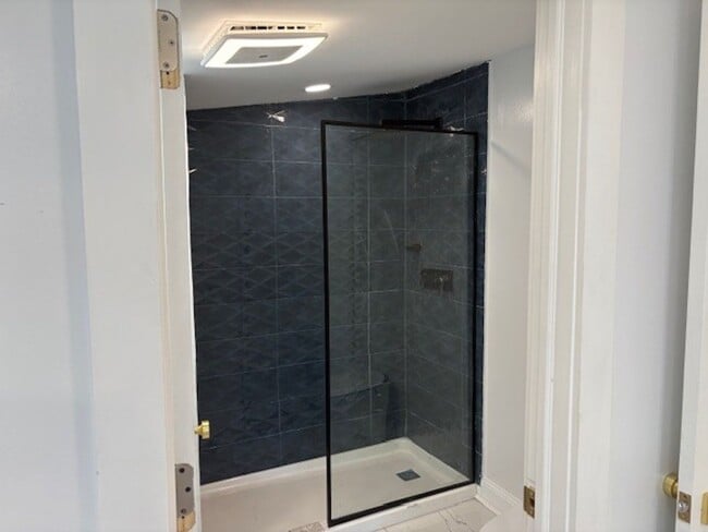 Building Photo - Step into modern luxury right here in Bloo...