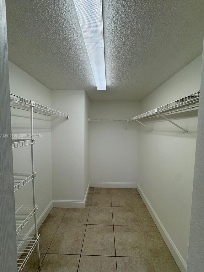 Building Photo - 9893 Nob Hill Ln