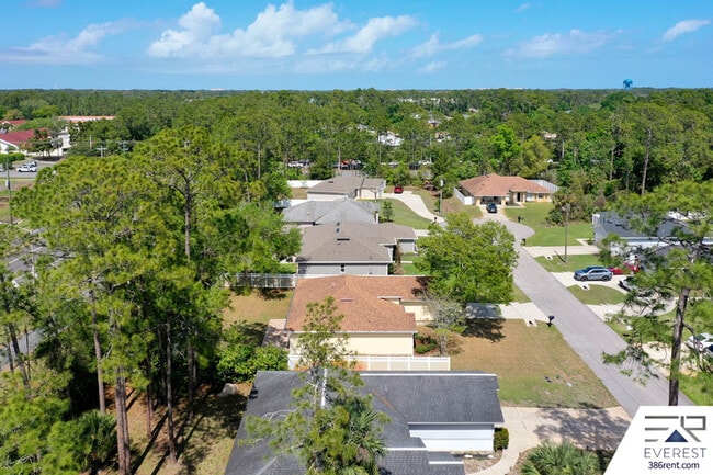 Building Photo - 9 Waywood Pl