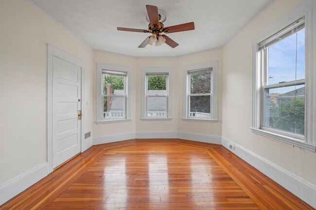 Building Photo - 5 Vale St