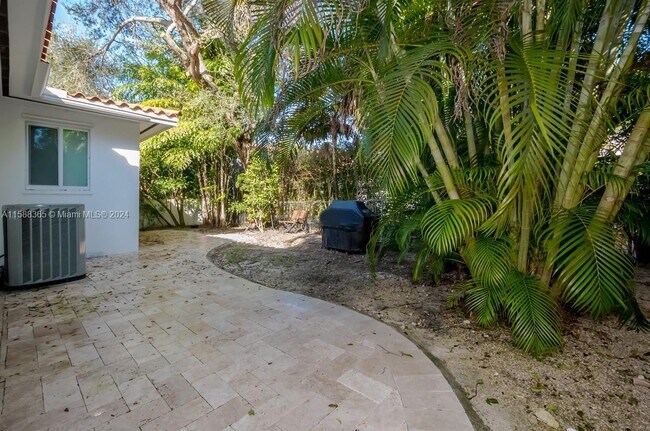 Building Photo - Altara Avenue, Coral Gables, FL 33146 - 3 ...