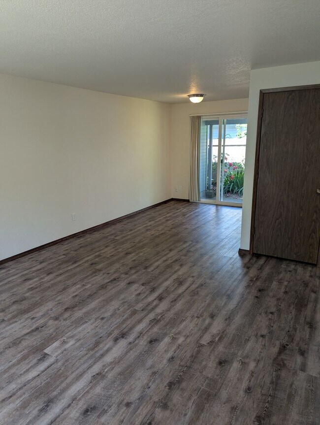Building Photo - Albany Duplex