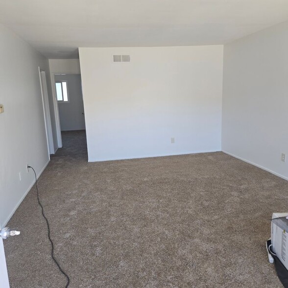 Building Photo - 2613 Andover Ave