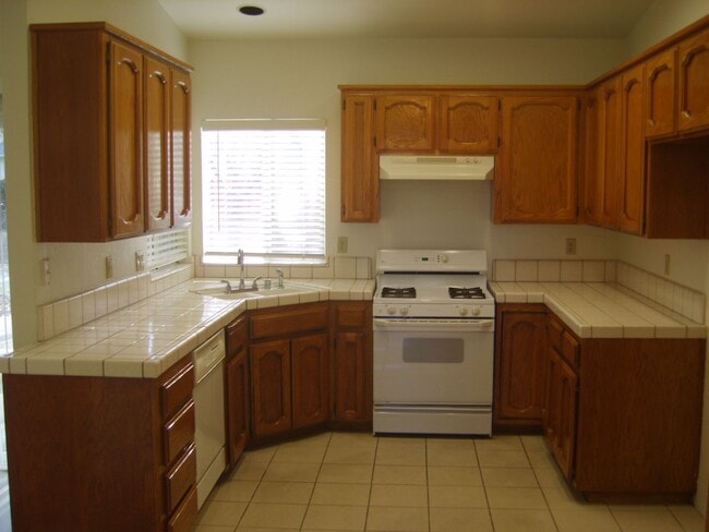 Building Photo - Sophisticated 3-Bedroom, 2-Bathroom Home in Sacramento