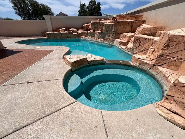 Building Photo - Pool and Spa Home - Beat the Heat