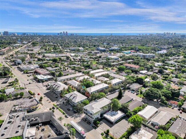 Building Photo - 2356 Wilton Dr