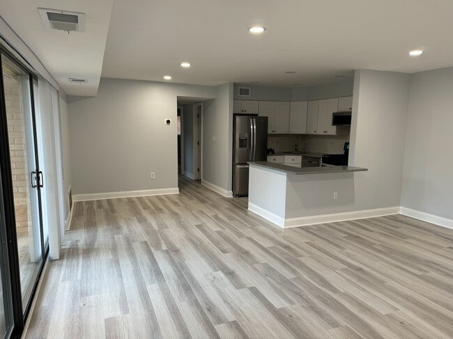 Building Photo - 7841 Enola St