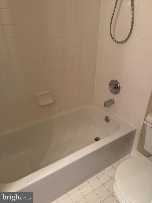 Building Photo - 2414 N Hampton Dr