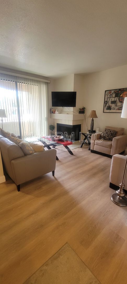 Building Photo - 9708 E Vía Linda