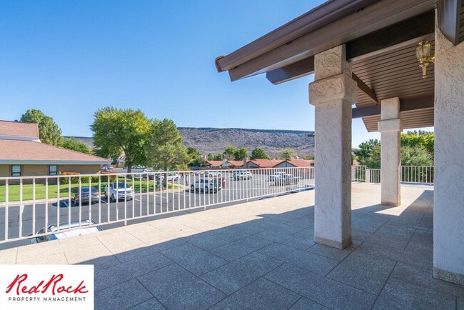 Building Photo - Spacious 5 Bedroom Home in A Quiet Communi...