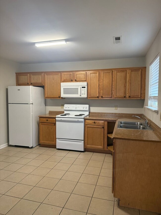 Building Photo - 604 41st Ave N