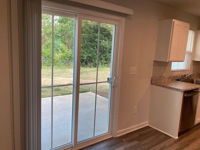 Building Photo - 565 Hampton Townes Dr