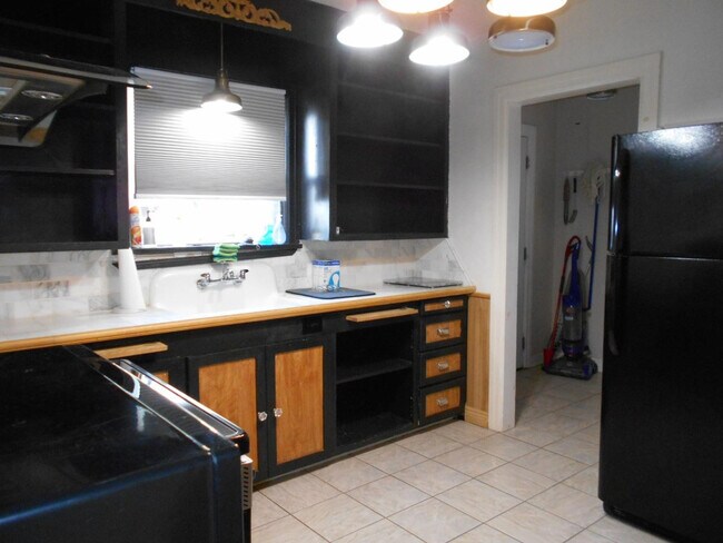 Building Photo - 2518 25th St