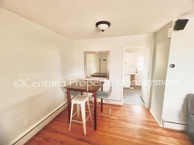 Building Photo - 715 8th St