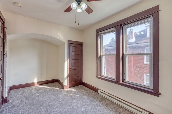 Building Photo - 2318 N 5th St
