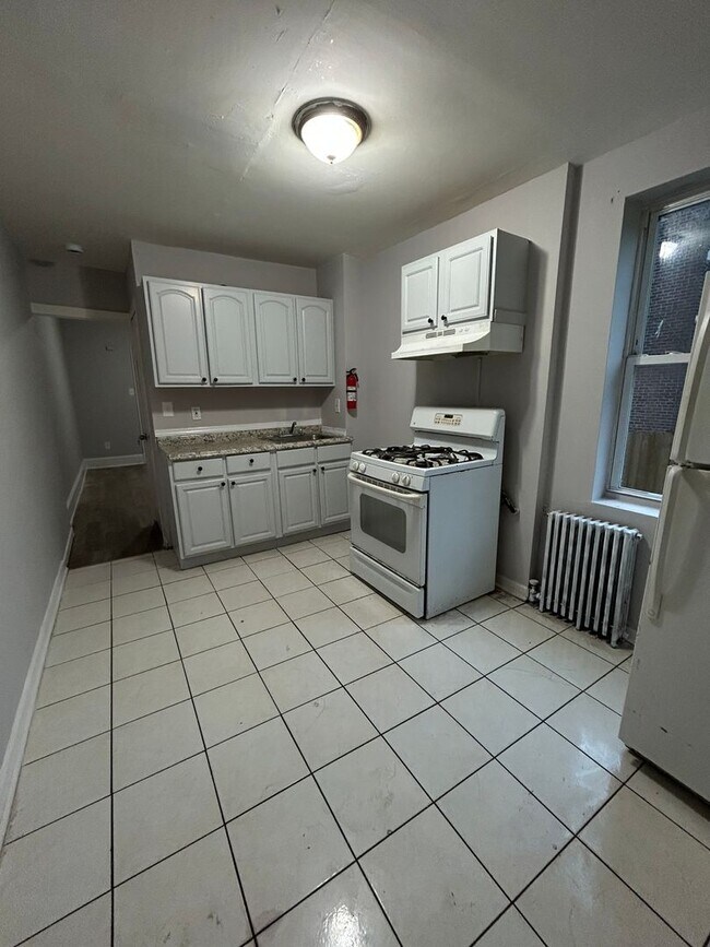 Building Photo - 412 Stuyvesant Ave