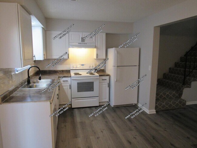 Building Photo - 1918 NE Knollbrook St