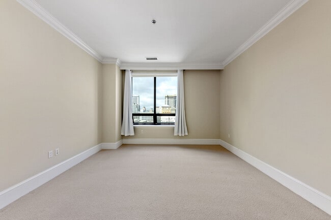 Building Photo - 690 Market St