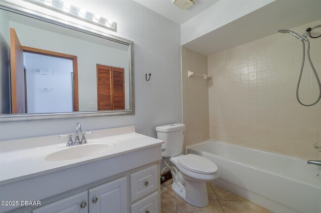 Building Photo - 909 Brookside Dr