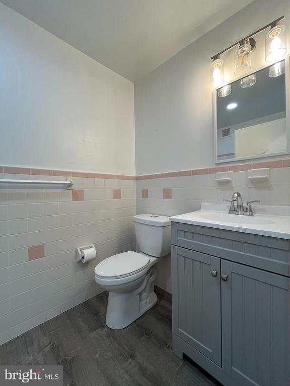 Building Photo - 1113 E Hunting Park Ave