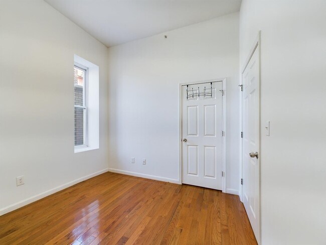 Building Photo - 137 Monticello Ave