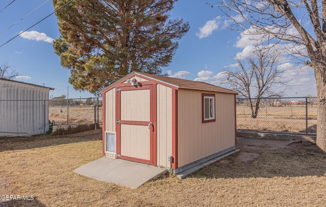 Building Photo - 213 Carnes Rd