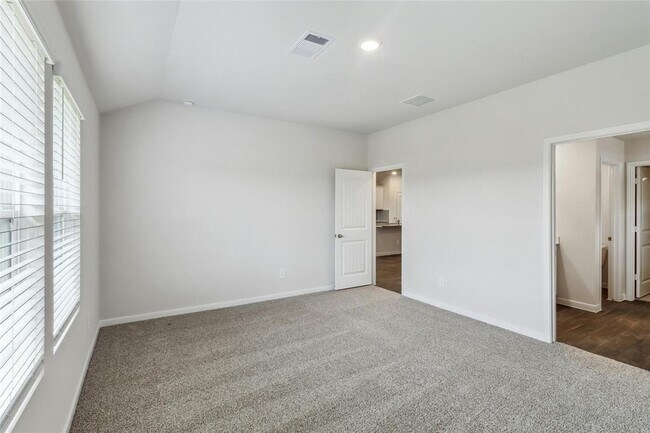 Building Photo - 326 Darwin Pl