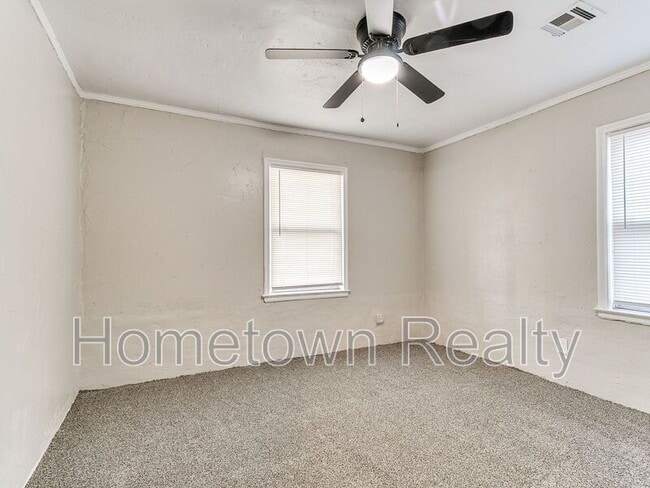 Building Photo - 220 E Jacobs Dr