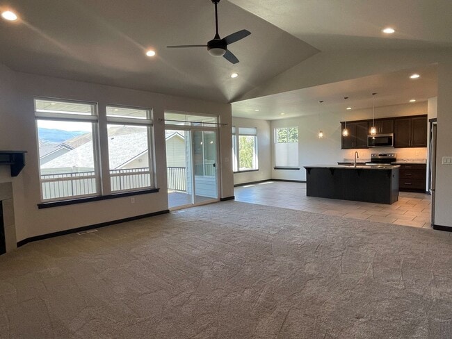 Building Photo - Now renting 3 bedroom 2 bathroom House