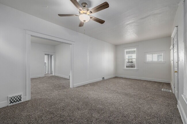 Building Photo - Cute Denver bungalow for rent