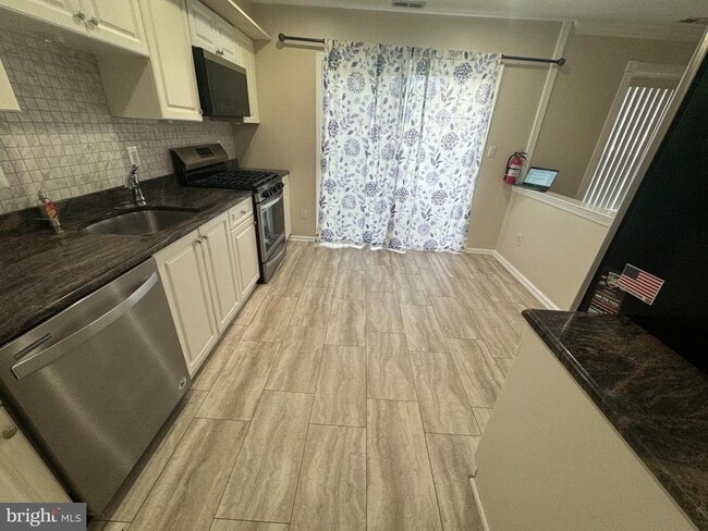 Building Photo - 401 Kirby Way